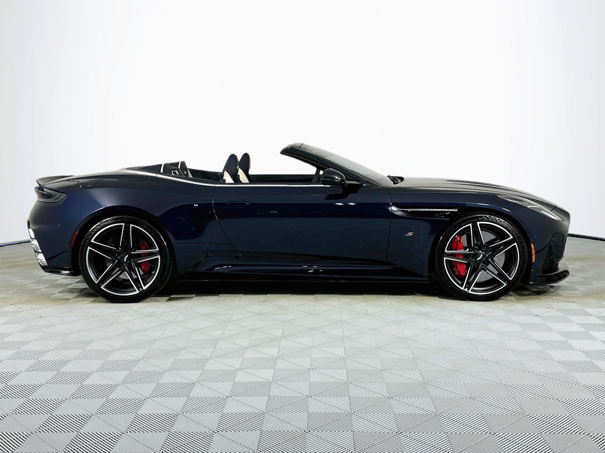 New 2026 Aston Martin DB12 Convertible RWD image 4