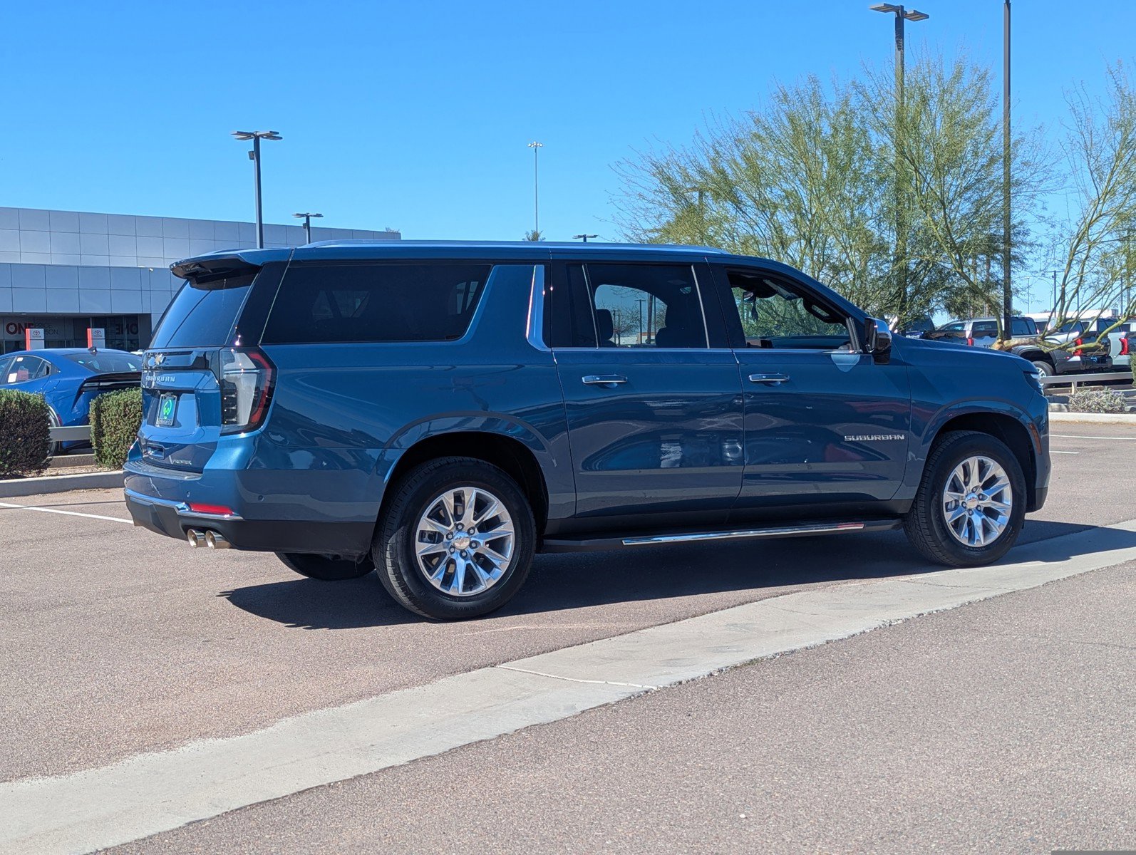 Certified 2025 Chevrolet Suburban Premier image 5