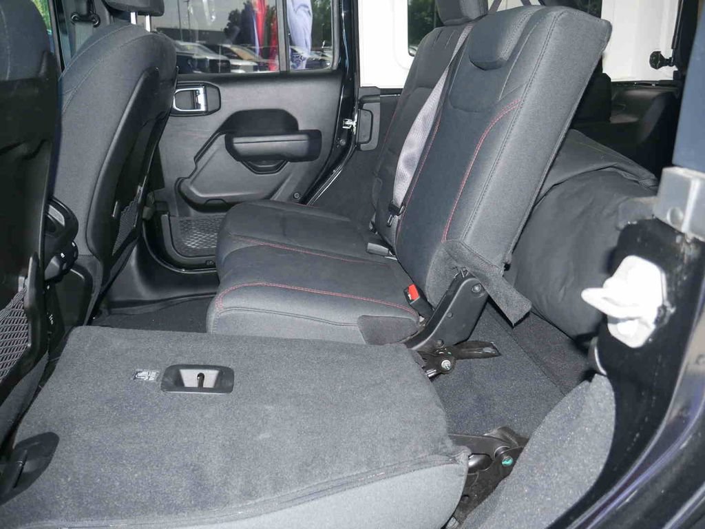 Used 2024 Jeep Wrangler Unlimited Rubicon w/ Technology Group AWD/4WD image 19