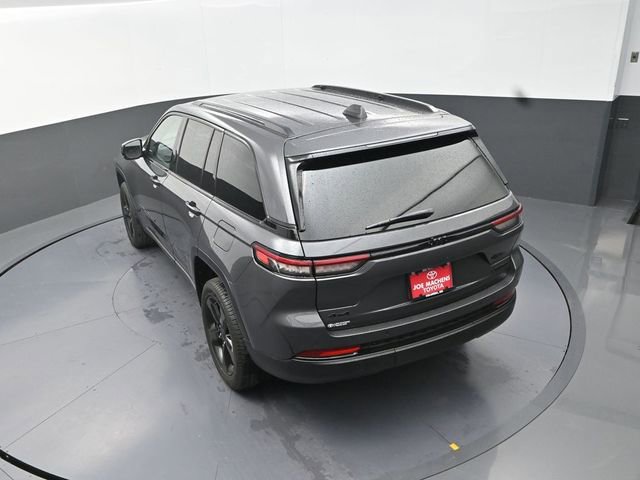Used 2025 Jeep Grand Cherokee Limited w/ Black Appearance Package AWD/4WD image 28