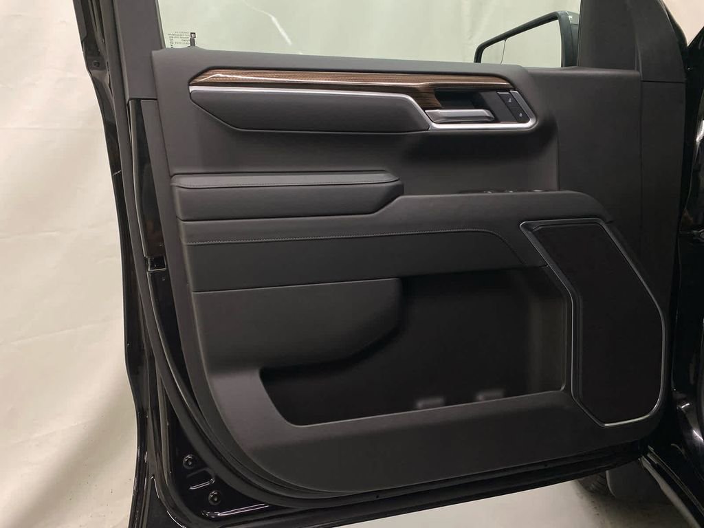 Used 2025 Chevrolet Silverado 1500 LT image 10