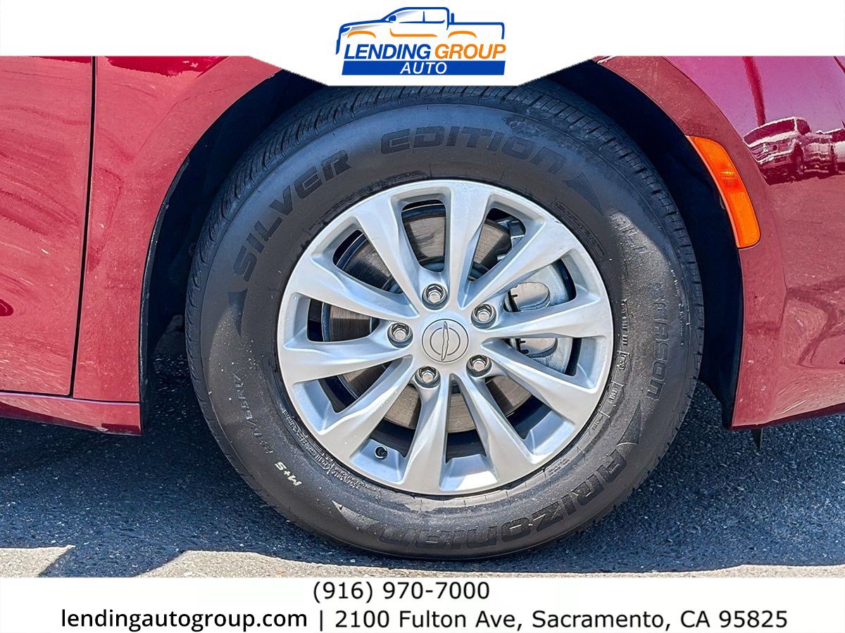 Used 2018 Chrysler Pacifica Touring-L FWD image 9