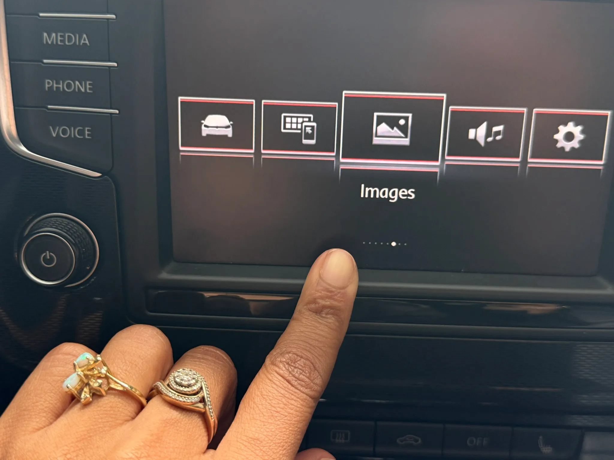 Used 2017 Volkswagen GTI SE FWD image 18