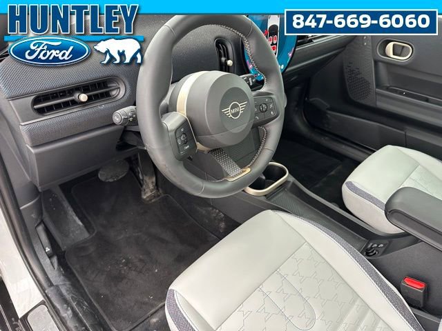 Used 2025 MINI Cooper 4-Door Hardtop image 19