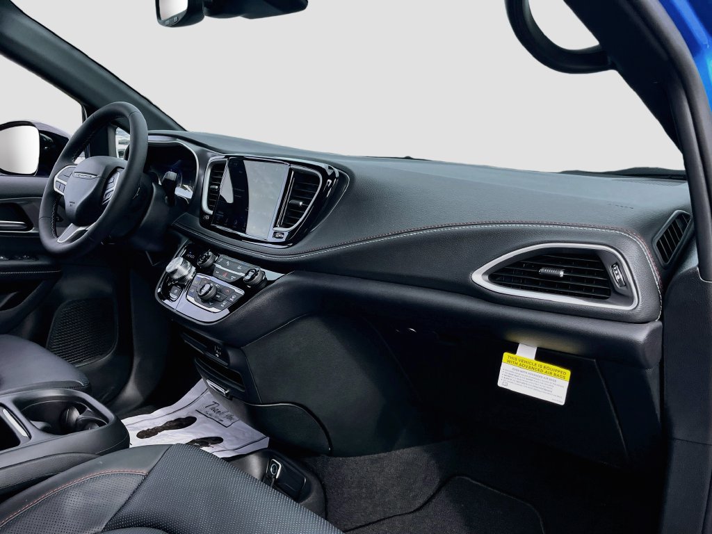 New 2027 Chrysler Pacifica Select FWD image 28