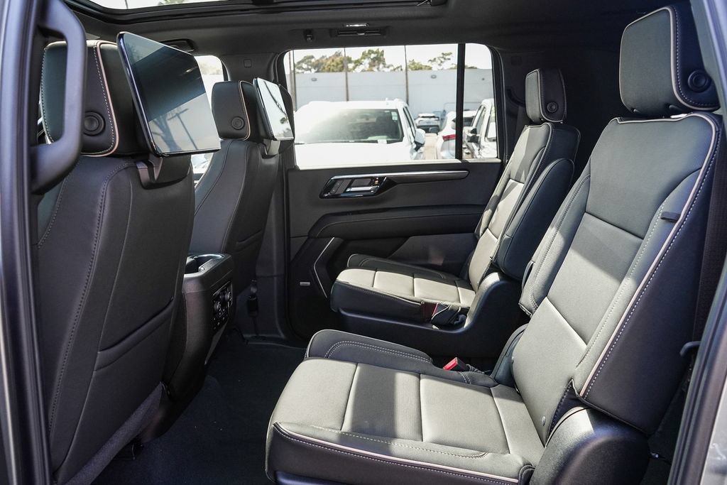 New 2026 Chevrolet Suburban Premier AWD/4WD image 18