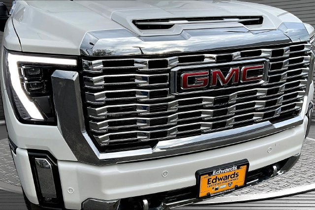 Used 2025 GMC Sierra 2500 Denali w/ Technology Package AWD/4WD image 34