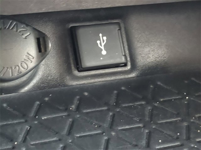 Used 2022 Toyota RAV4 XLE Premium image 22