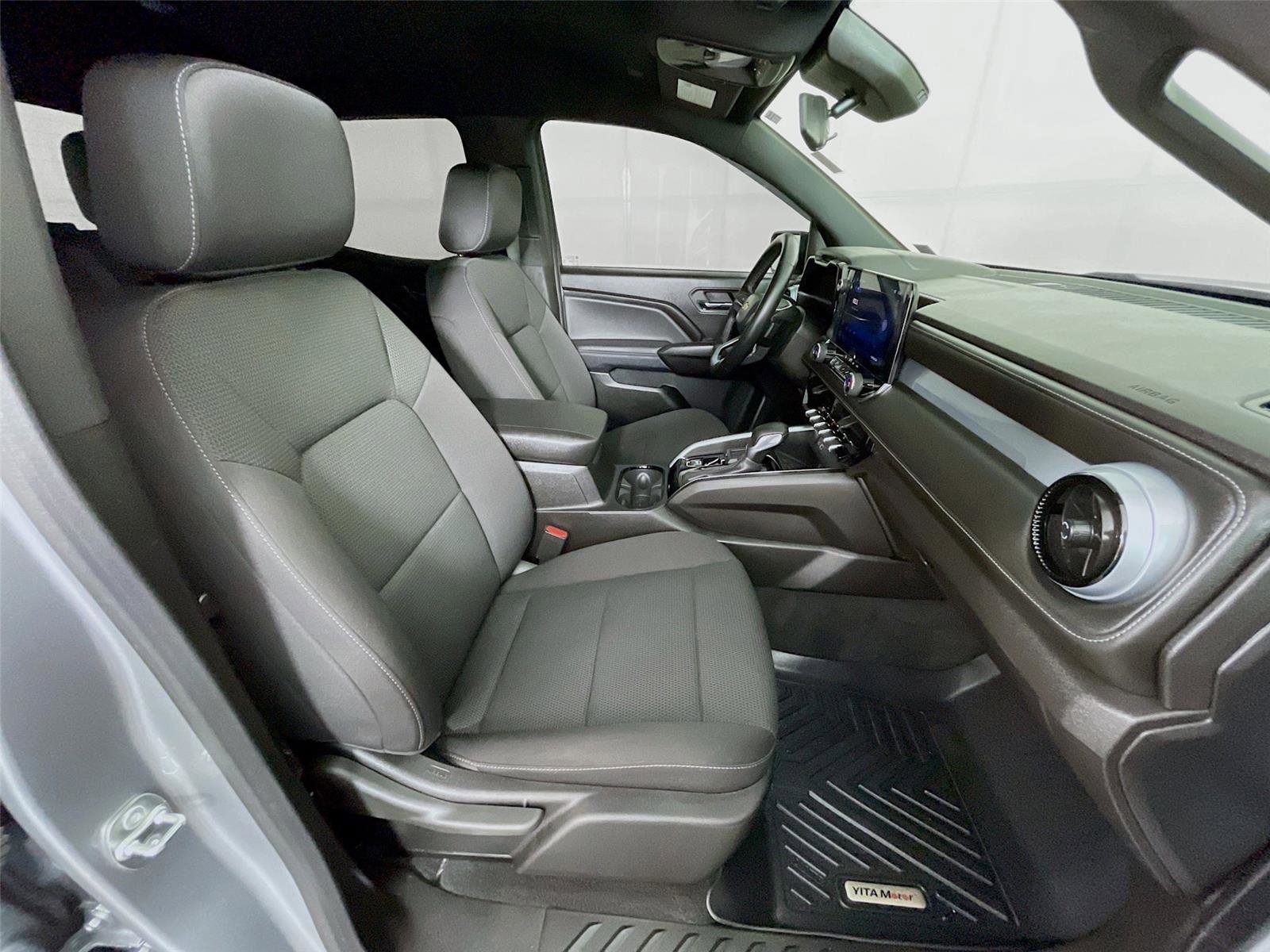 Used 2024 Chevrolet Colorado LT w/ LT Convenience Package image 30