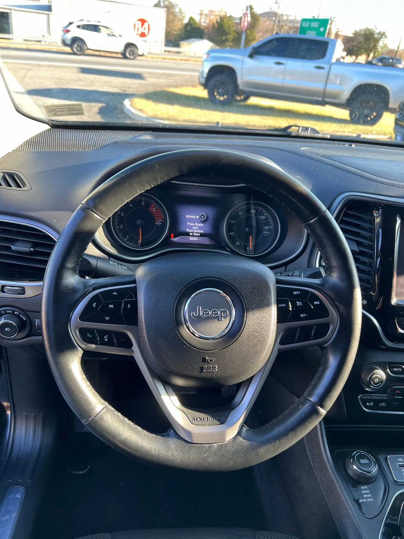 Used 2019 Jeep Cherokee Limited image 12
