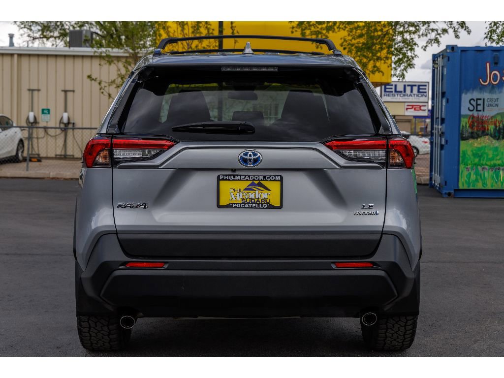 Used 2024 Toyota RAV4 LE AWD/4WD image 4