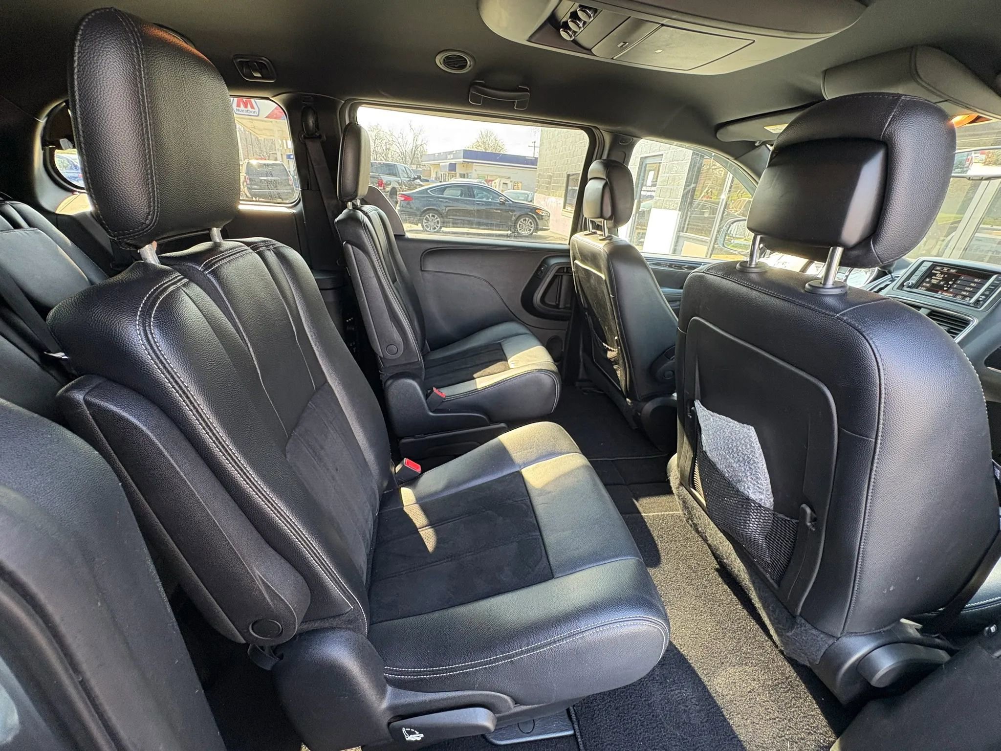 Used 2016 Dodge Grand Caravan SXT FWD image 18