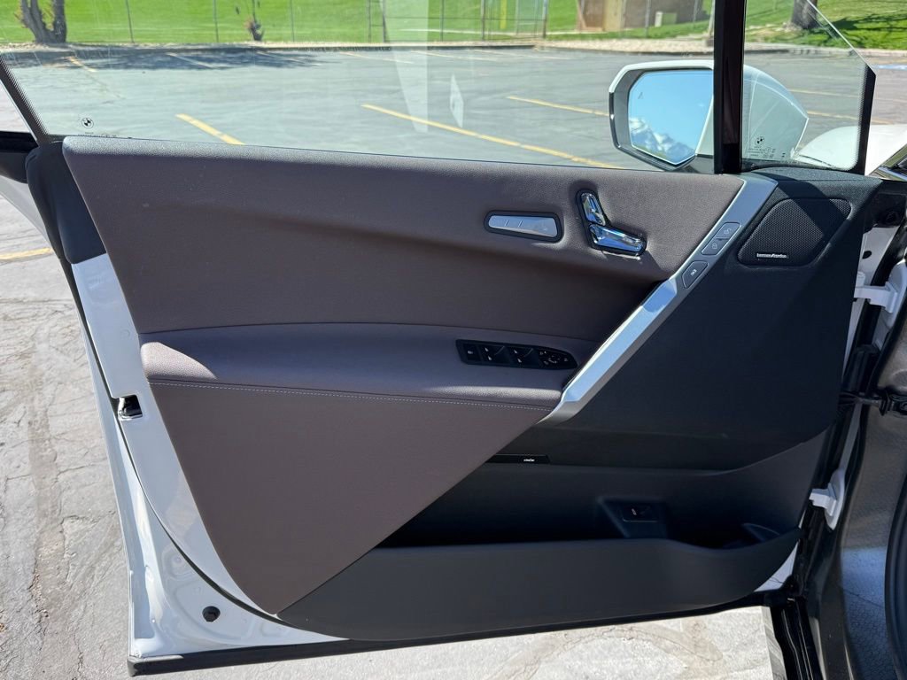 Used 2025 BMW iX xDrive50 w/ Premium Package image 9