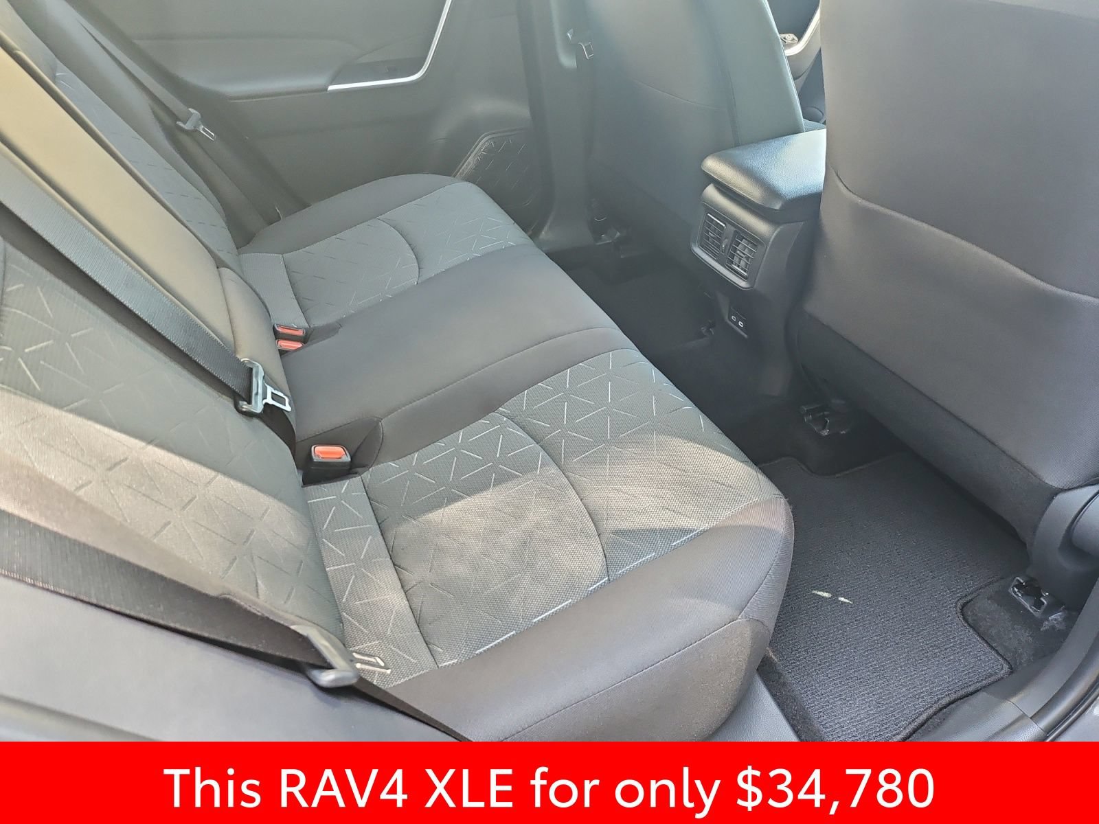 Used 2025 Toyota RAV4 XLE FWD image 32