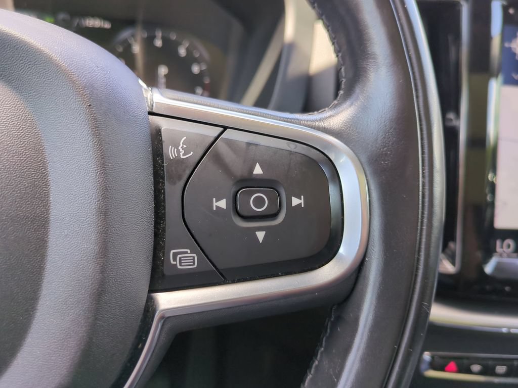 Used 2019 Volvo XC60 T5 Momentum w/ Multimedia Package AWD/4WD image 30