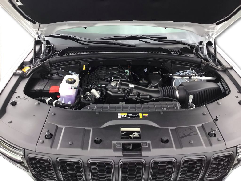 New 2025 Jeep Grand Cherokee 4WD image 11