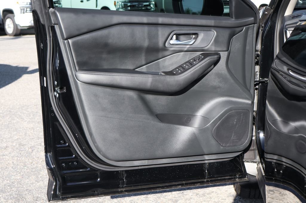 Used 2026 Nissan Rogue SV w/ Cold Weather Package image 16