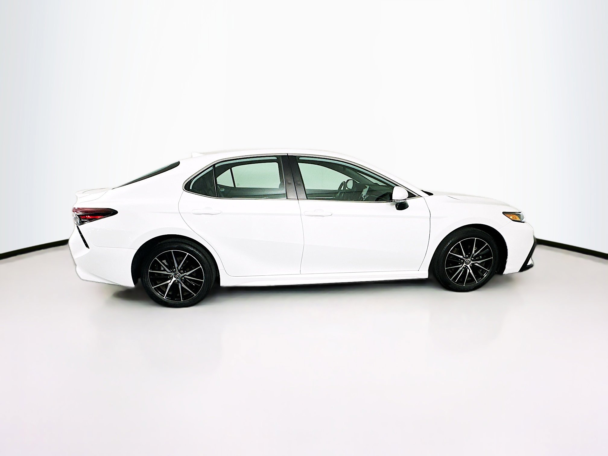 Used 2023 Toyota Camry SE image 10