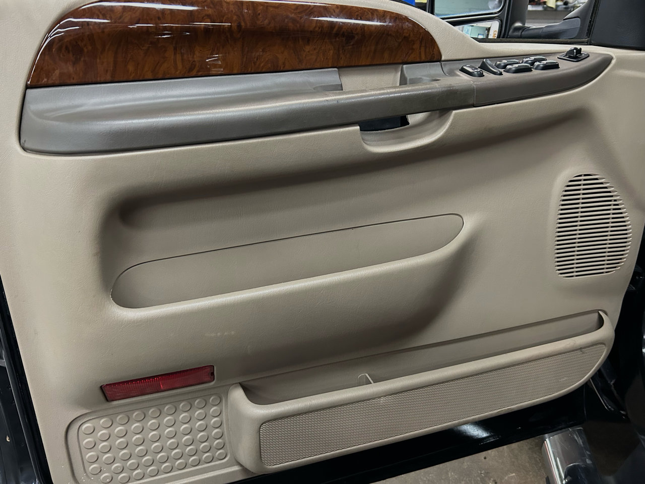 Used 2004 Ford F350 Lariat image 16