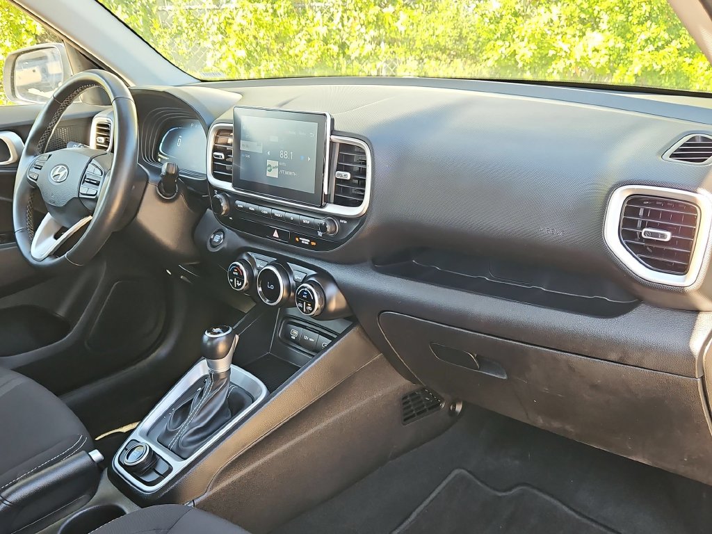 Used 2025 Hyundai Venue SEL FWD image 32