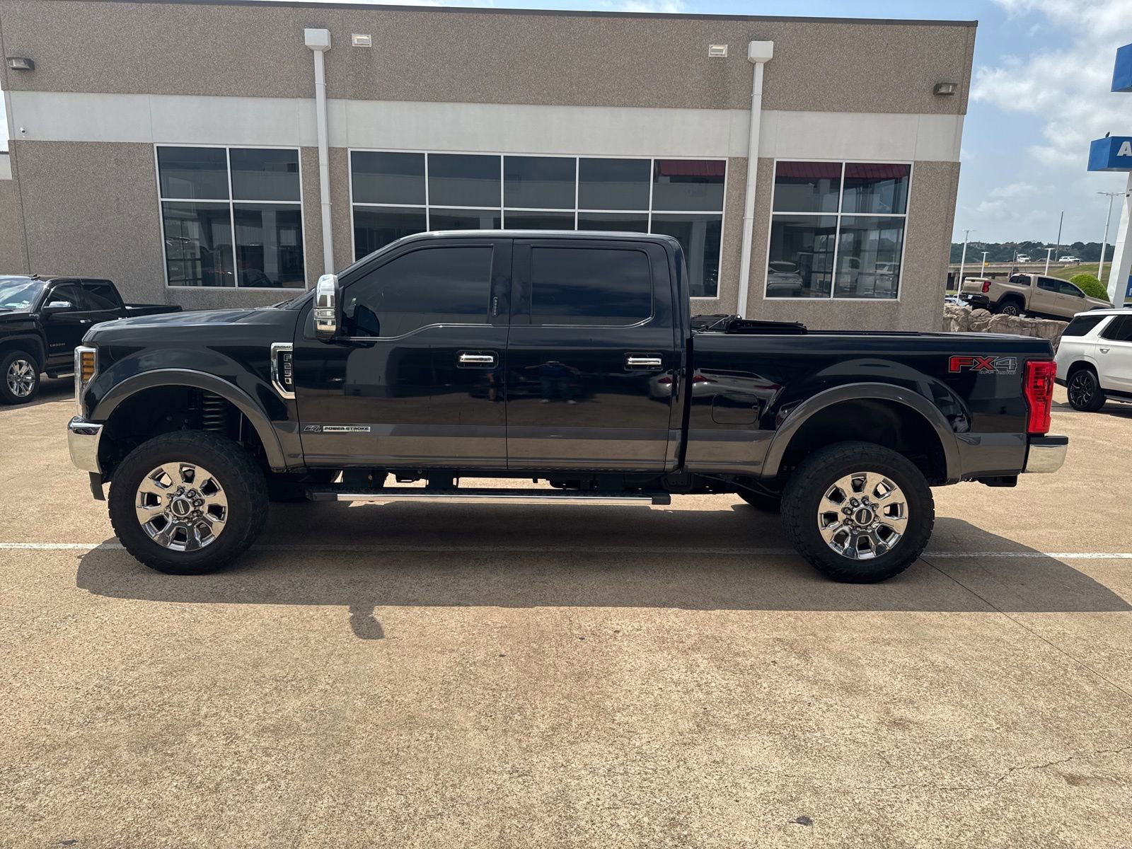 Used 2019 Ford F250 Lariat w/ Lariat Ultimate Package image 2