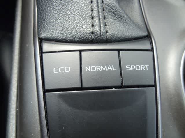 Used 2023 Toyota Camry SE w/ Cold Weather Package FWD image 31