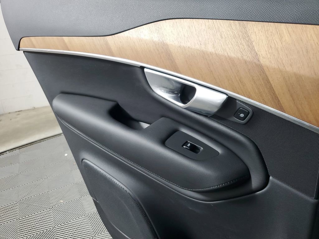 Certified 2023 Volvo XC90 B5 Plus w/ Protection Package Premier AWD/4WD image 19