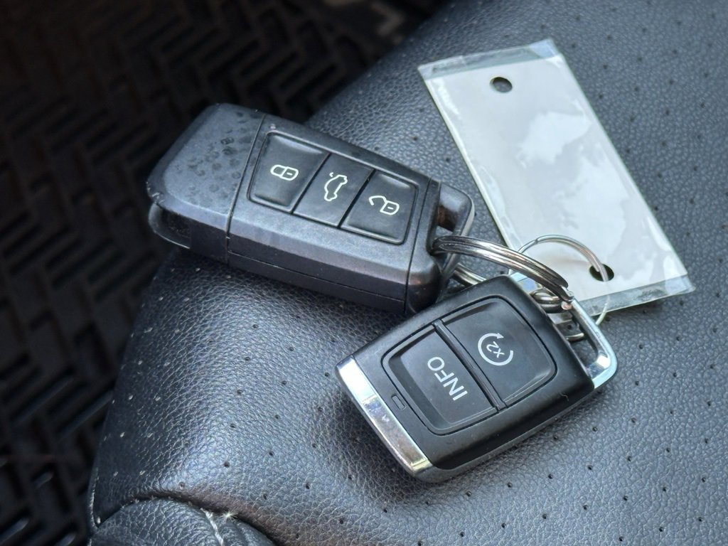 Used 2019 Volkswagen Atlas SE image 32