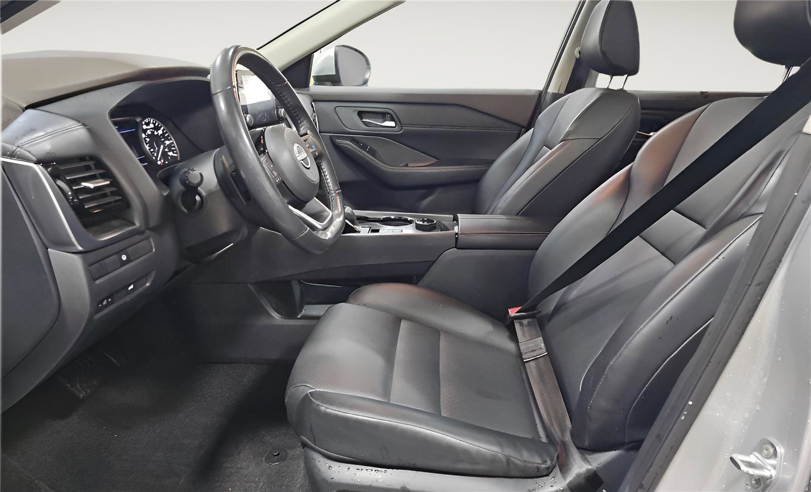 Used 2023 Nissan Rogue SV w/ SV Premium Package image 16