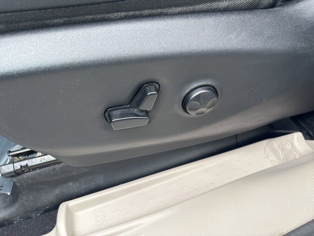 Used 2020 Chrysler Pacifica Touring-L Plus image 20