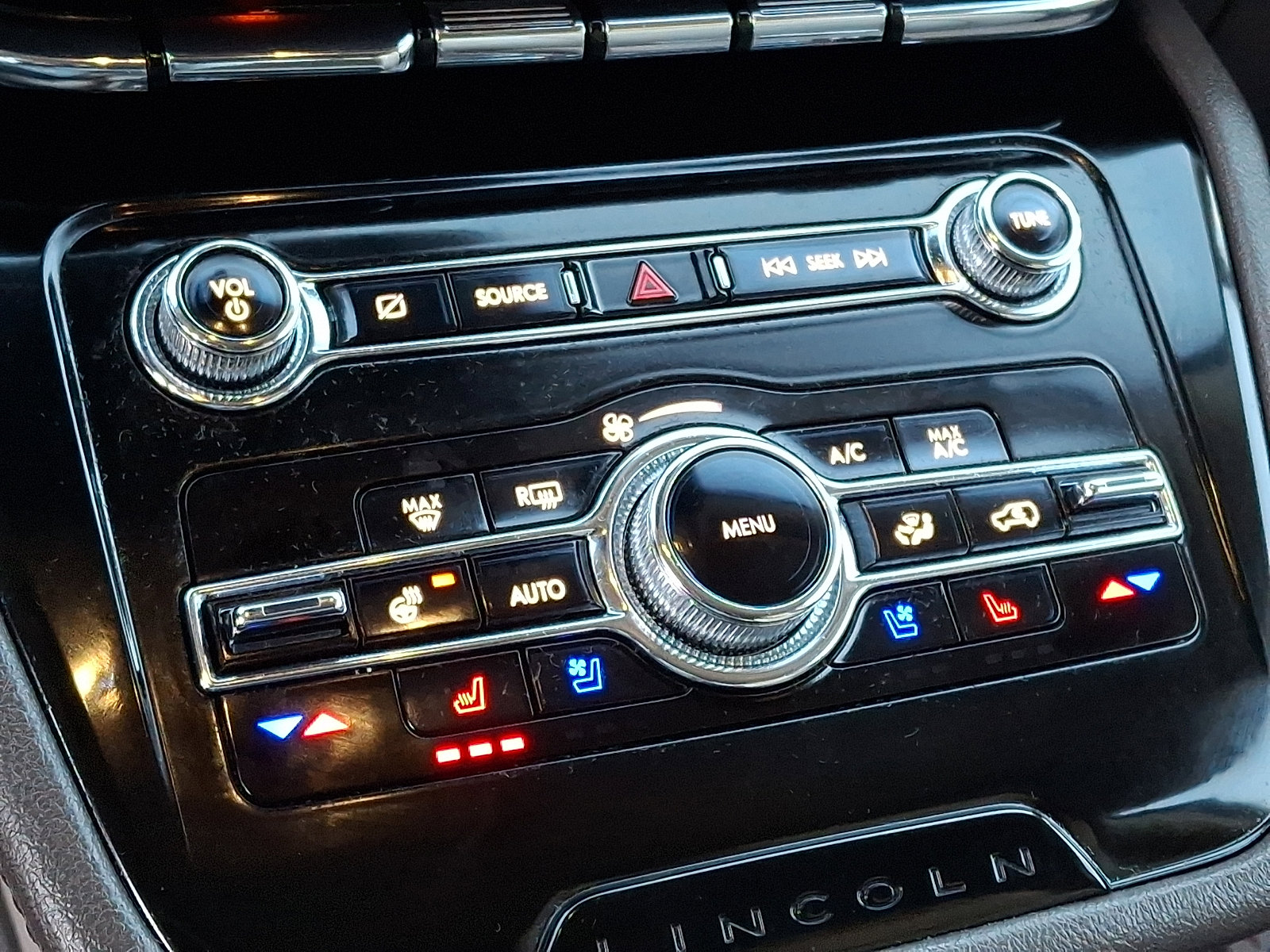 Certified 2022 Lincoln Corsair AWD w/ Equipment Group 101A image 18