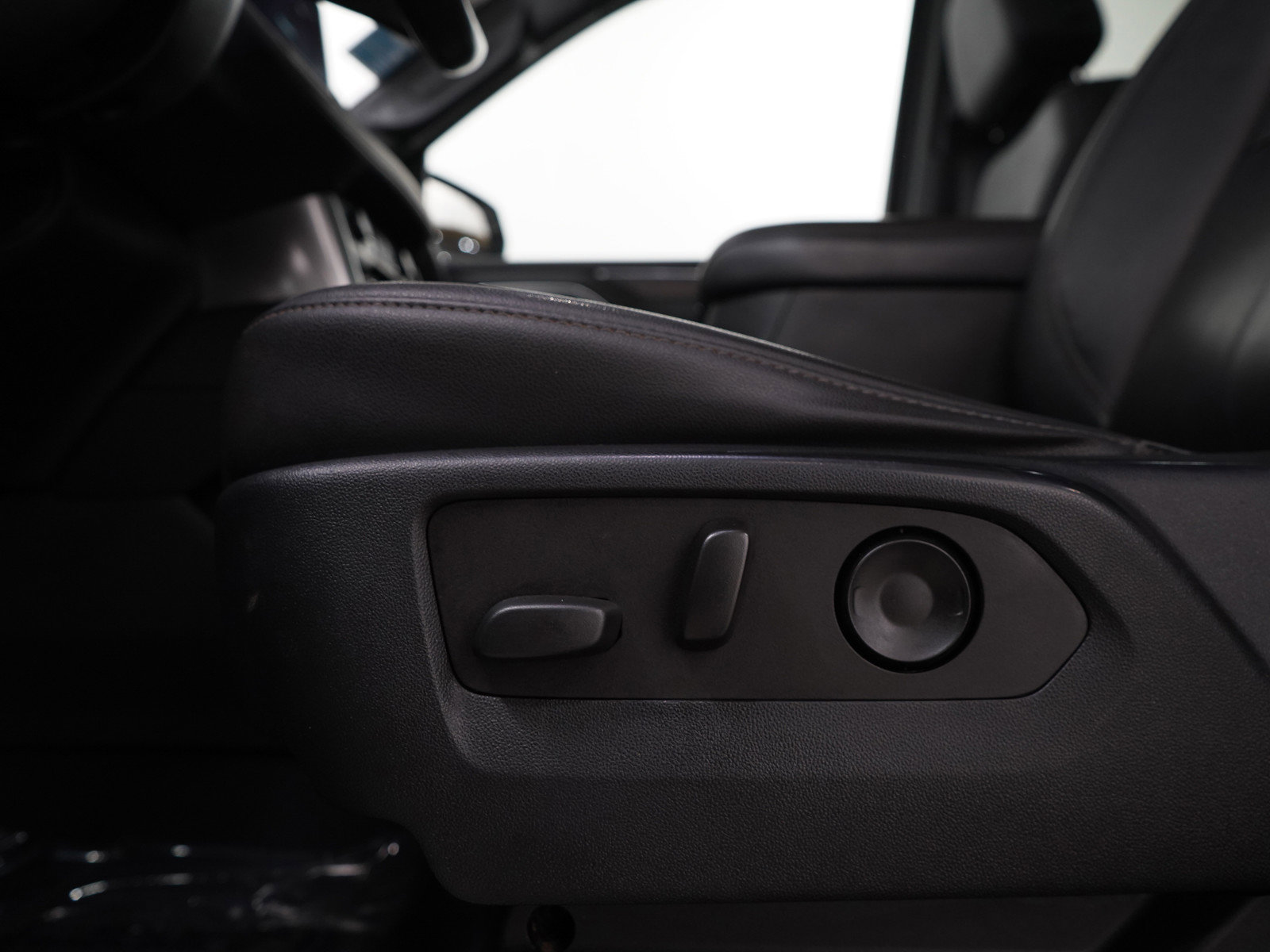 Used 2021 Chevrolet Suburban LT image 23