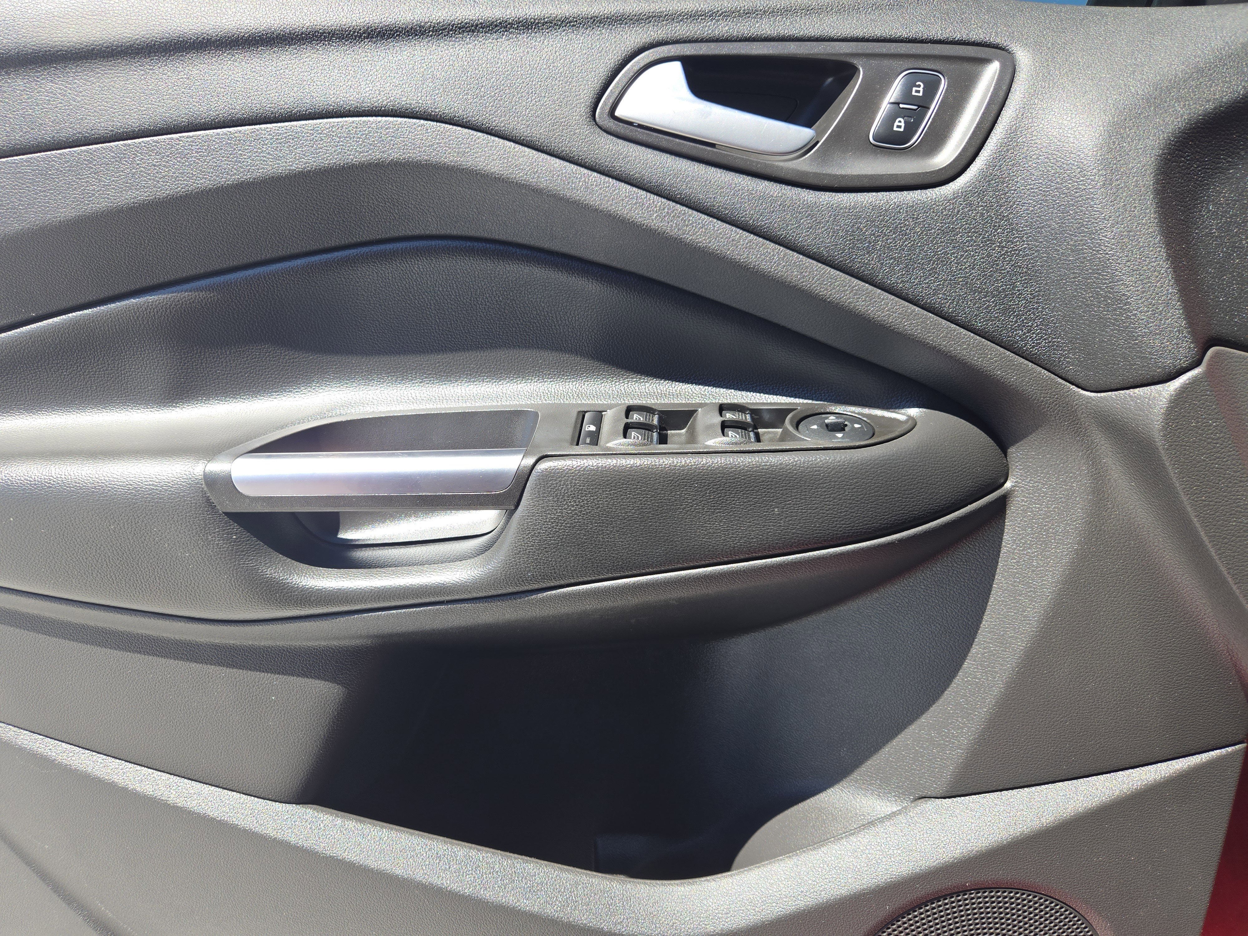 Used 2017 Ford Escape SE w/ Equipment Group 201A image 24