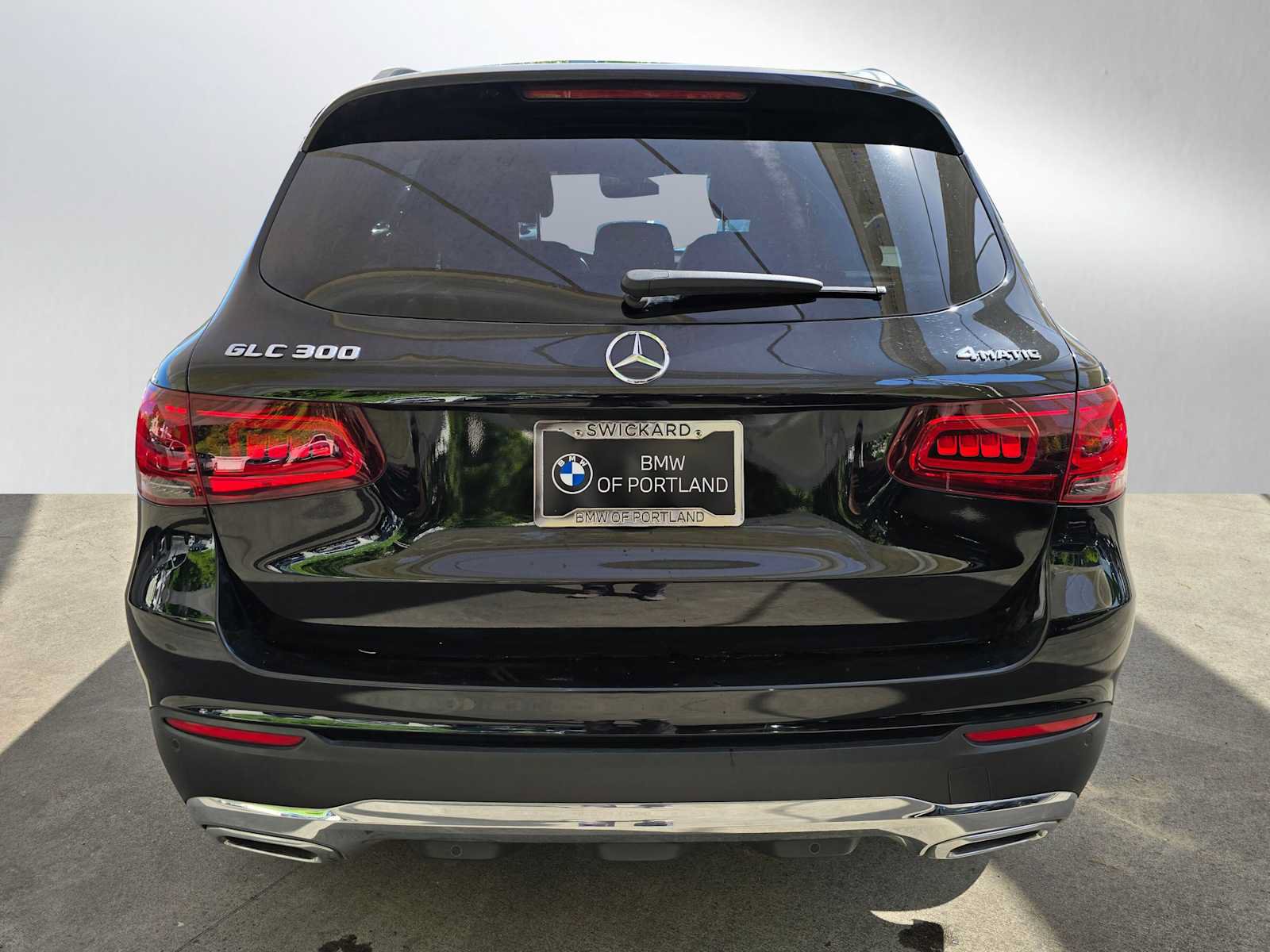 Used 2021 Mercedes-Benz GLC 300 4MATIC image 4
