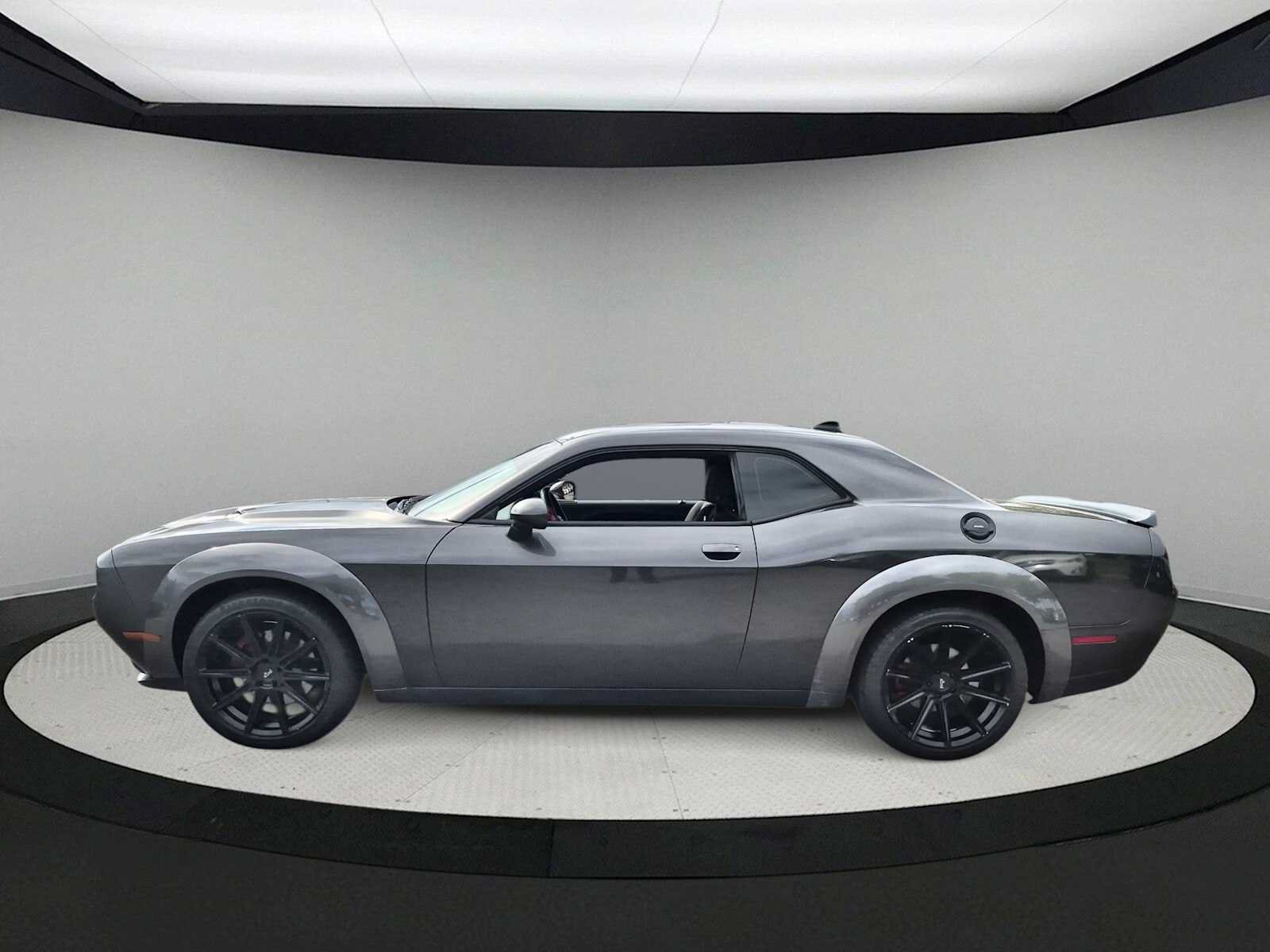 Used 2019 Dodge Challenger SXT w/ Blacktop Package AWD/4WD image 5