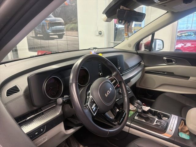 Certified 2024 Kia Carnival LX image 3