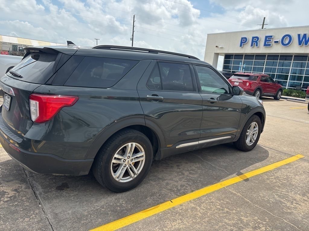 Used 2024 Ford Explorer XLT w/ Equipment Group 202A RWD image 9