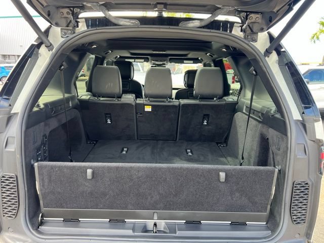 Used 2022 Land Rover Discovery HSE R-Dynamic AWD/4WD image 9