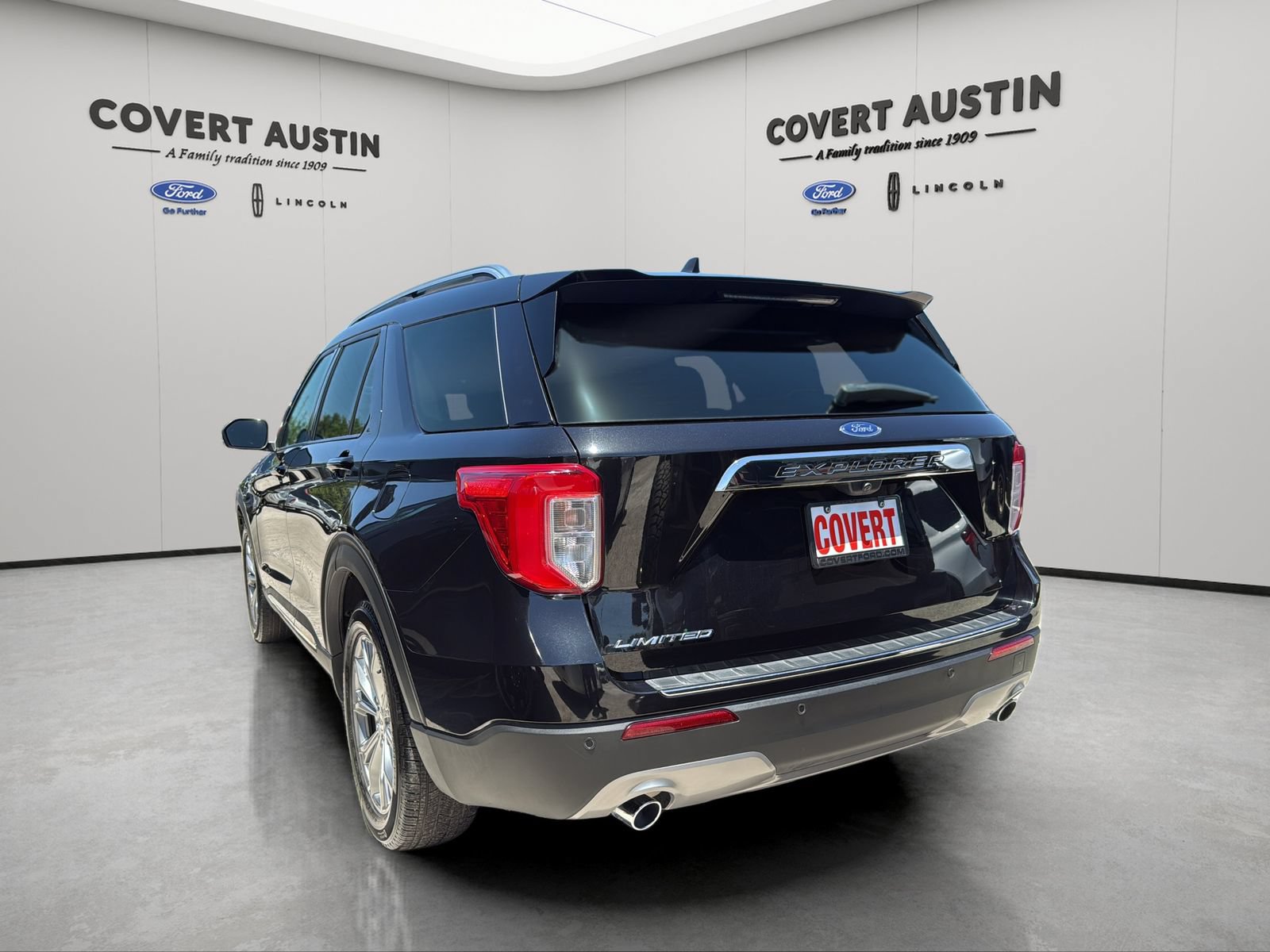 Used 2024 Ford Explorer Limited RWD image 3