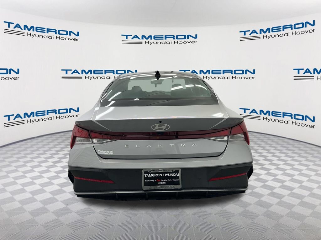 Used 2026 Hyundai Elantra SE w/ Cargo Package FWD image 4