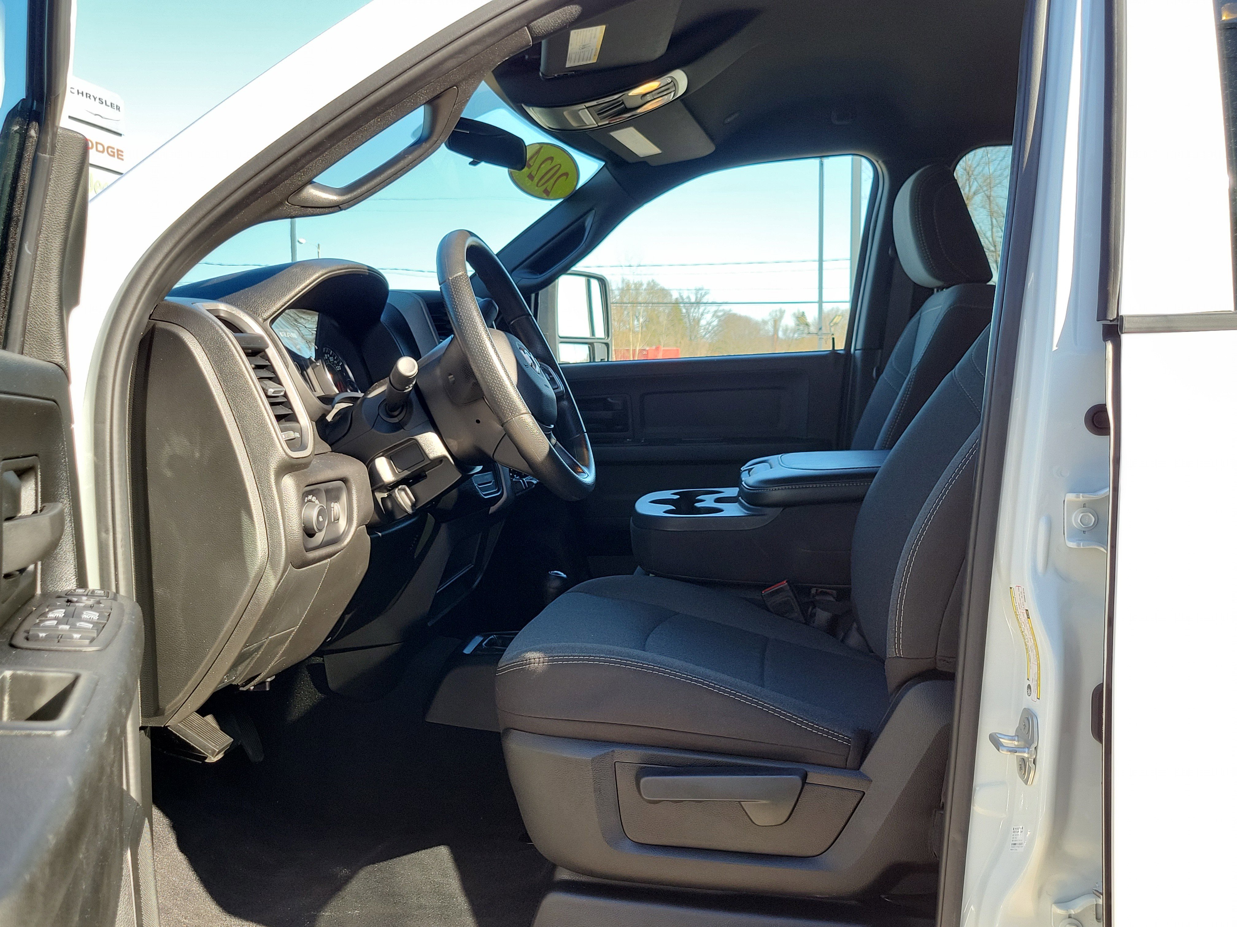 Used 2024 RAM 2500 Tradesman w/ Chrome Appearance Group image 7