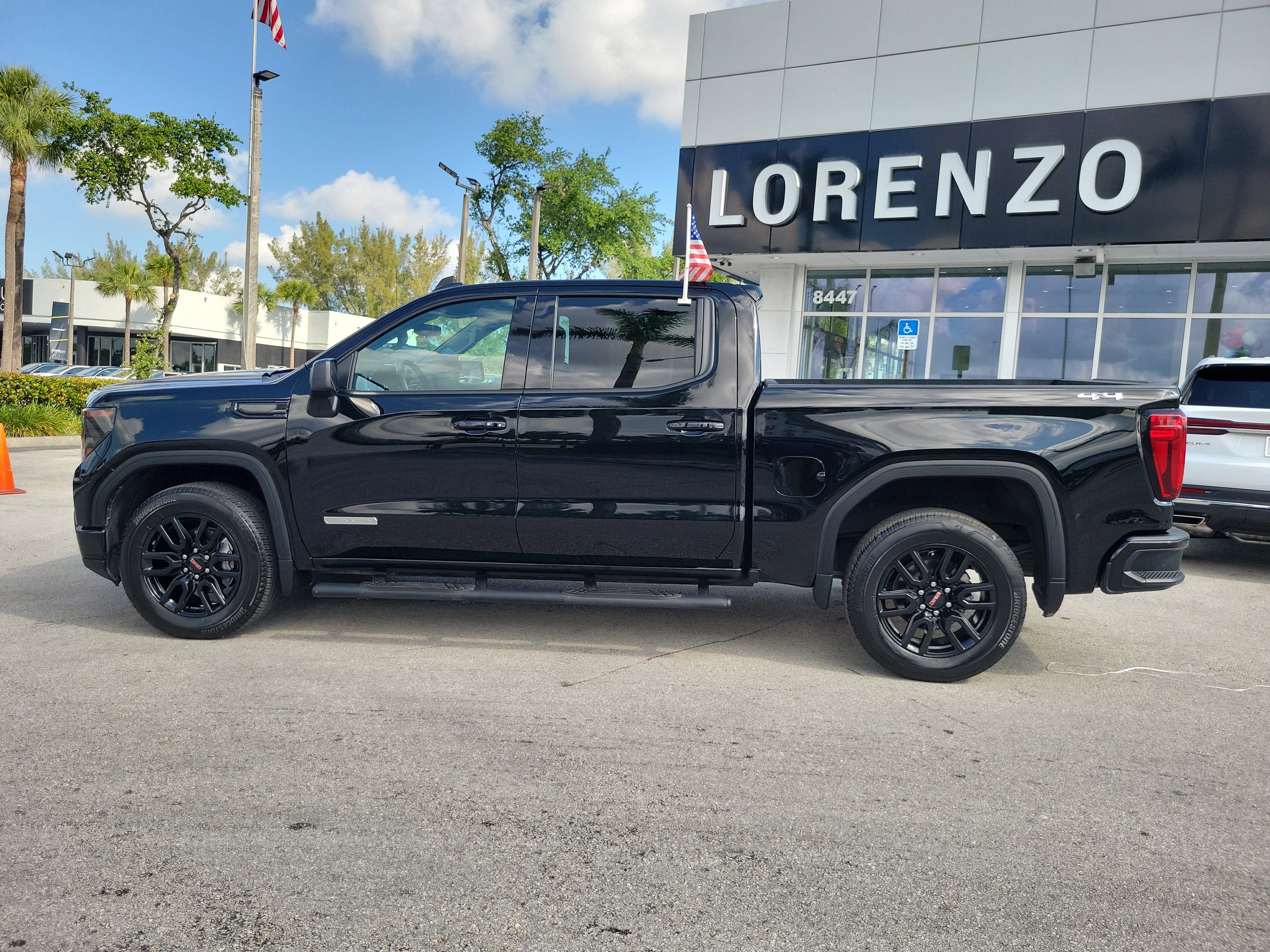 Used 2024 GMC Sierra 1500 Elevation AWD/4WD image 8