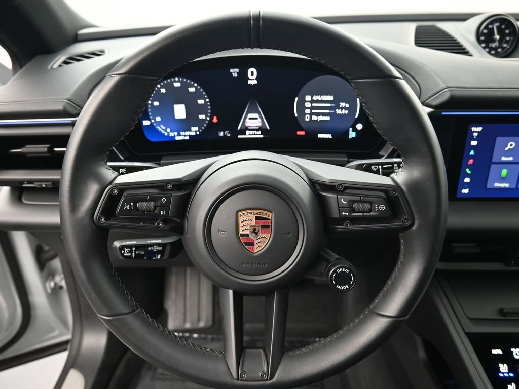 Certified 2025 Porsche Macan Electric image 12