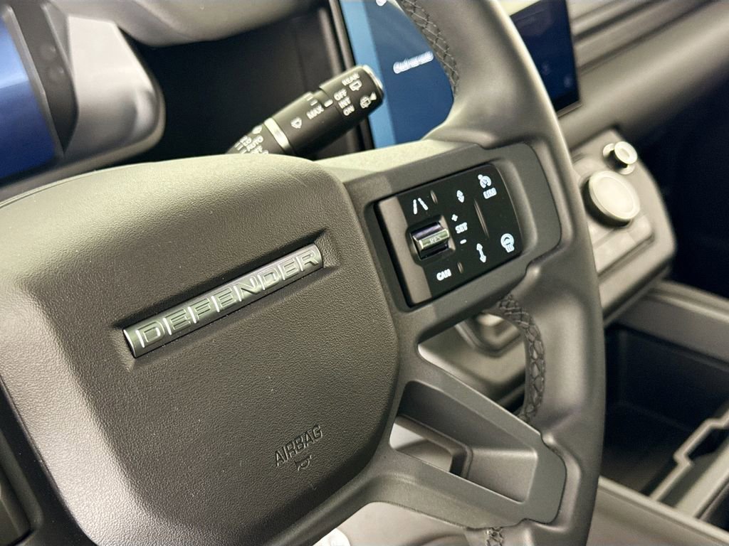 Used 2025 Land Rover Defender 110 X-Dynamic SE image 19