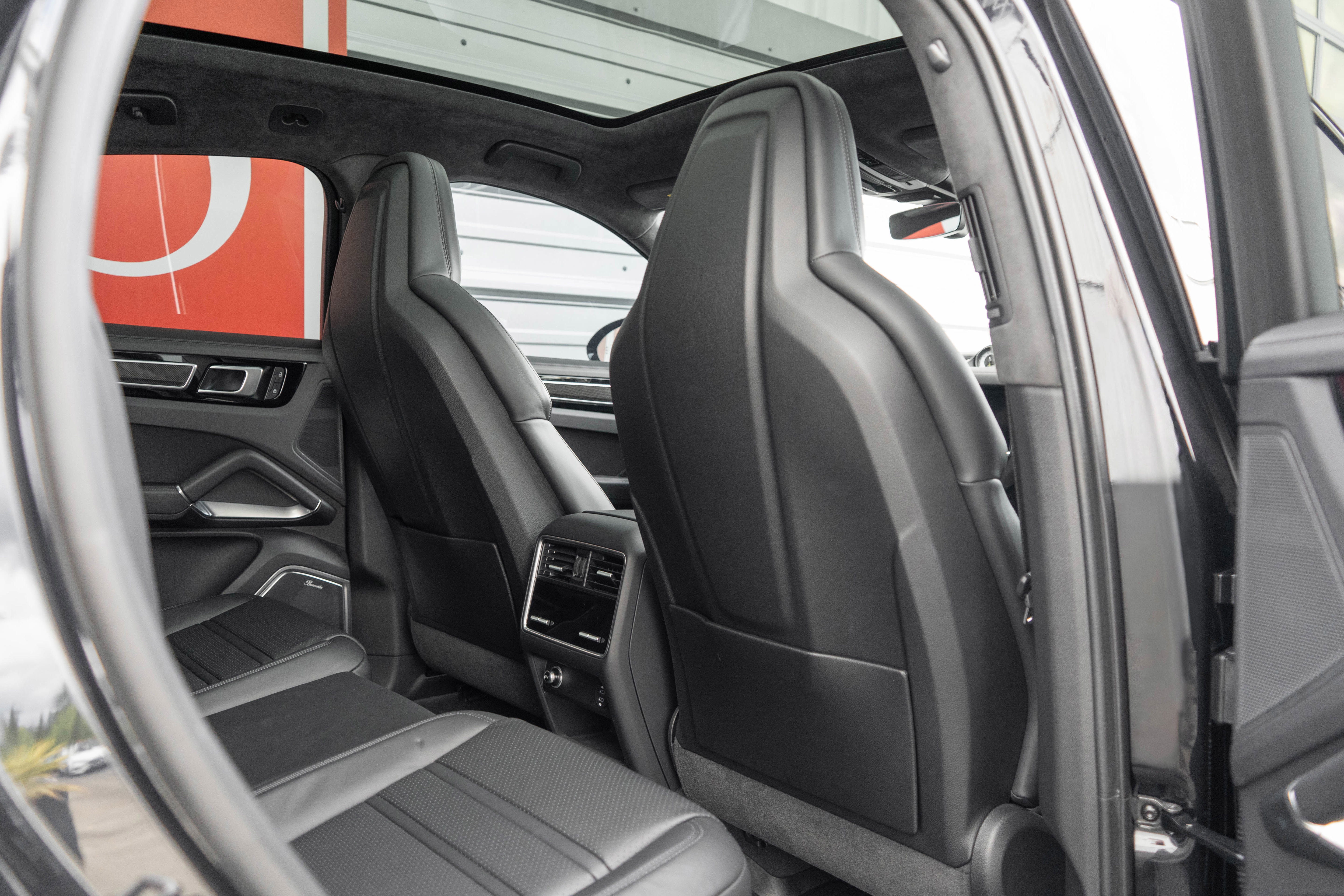 Used 2022 Porsche Cayenne Turbo S AWD/4WD image 29