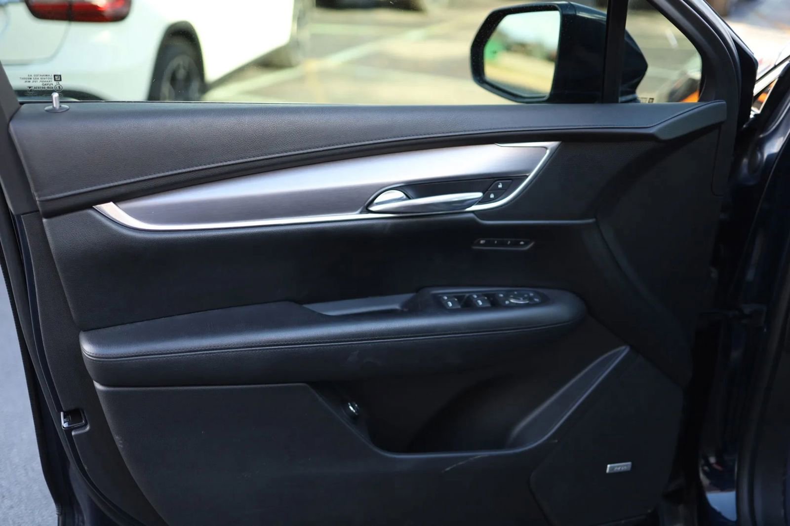 Used 2017 Cadillac XT5 Luxury w/ Driver Awareness Package AWD/4WD image 10