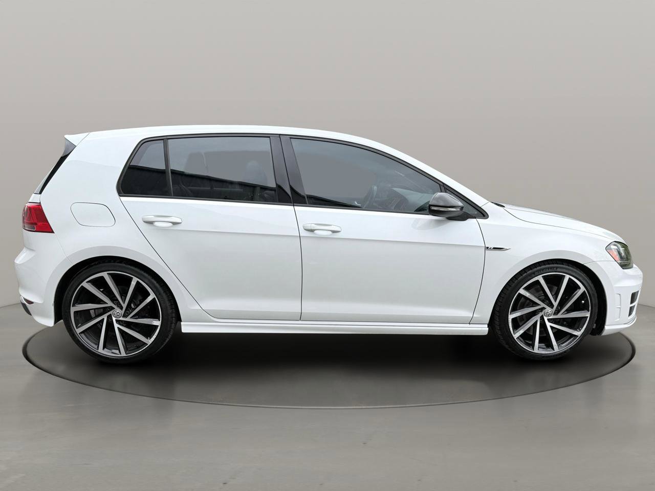 Used 2017 Volkswagen Golf R 4-Door AWD/4WD image 8