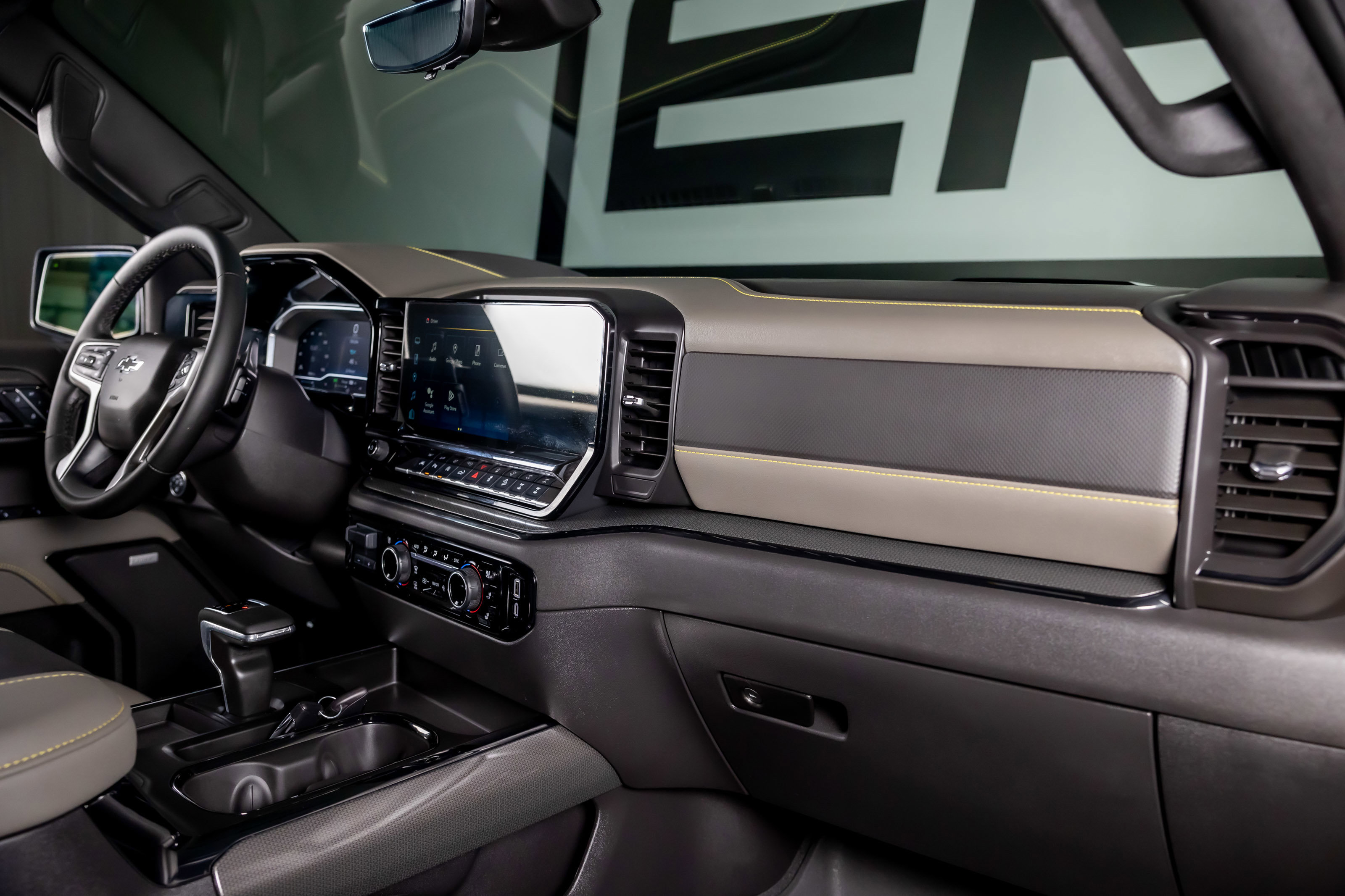 Used 2025 Chevrolet Silverado 1500 ZR2 w/ Technology Package image 35
