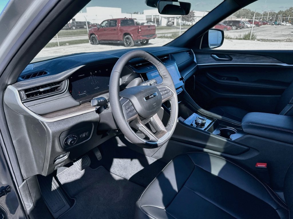 New 2027 Jeep Grand Cherokee L Limited AWD/4WD image 13