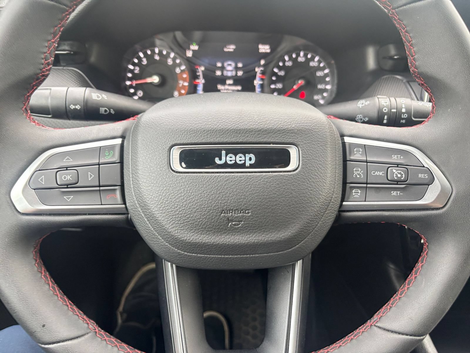 Used 2025 Jeep Compass Trailhawk AWD/4WD image 27